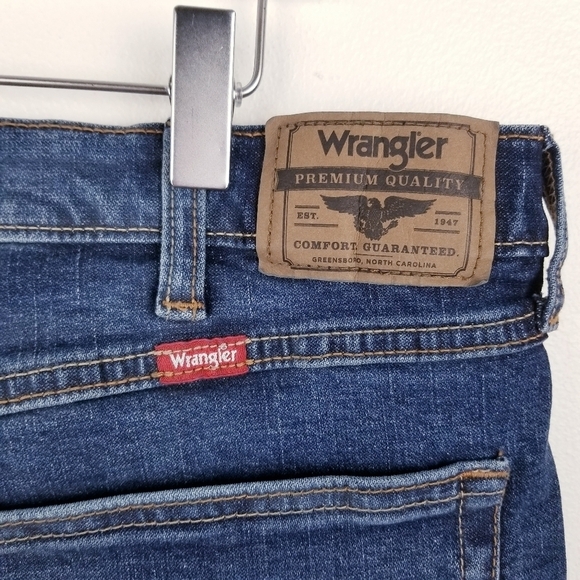 Wrangler Relaxed Boot Jeans NWT size 36x29 - Picture 7 of 10